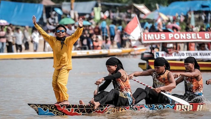 Mengarungi Arus Kebanggaan: Mengenal Pacu Jalur, Tradisi Lomba Dayung Riau yang Kini Mendunia
