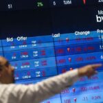 Amblas! IHSG Terjun Bebas 1,95% ke Level 8.066, Tembus Batas Psikologis Akibat Kombinasi Sentimen Domestik dan Global