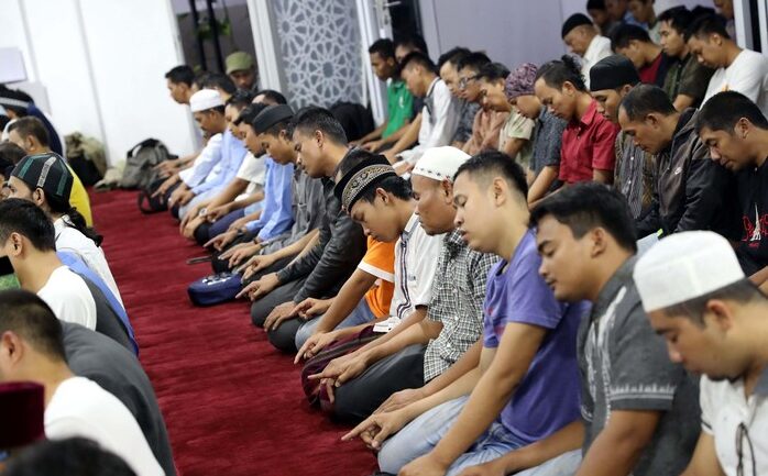 Panduan Lengkap Teks Bilal Sholat Jumat: Tata Cara, Fungsi, Arab, Latin, dan Terjemah