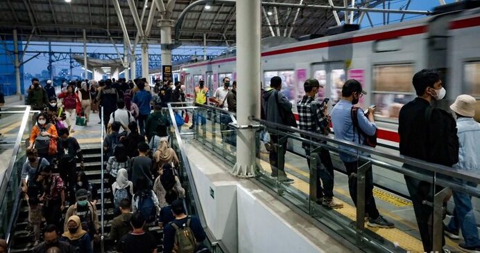 Klarifikasi KAI Commuter: Bantah Isu Pemecatan Petugas Terkait Kasus Tumbler Hilang di KRL