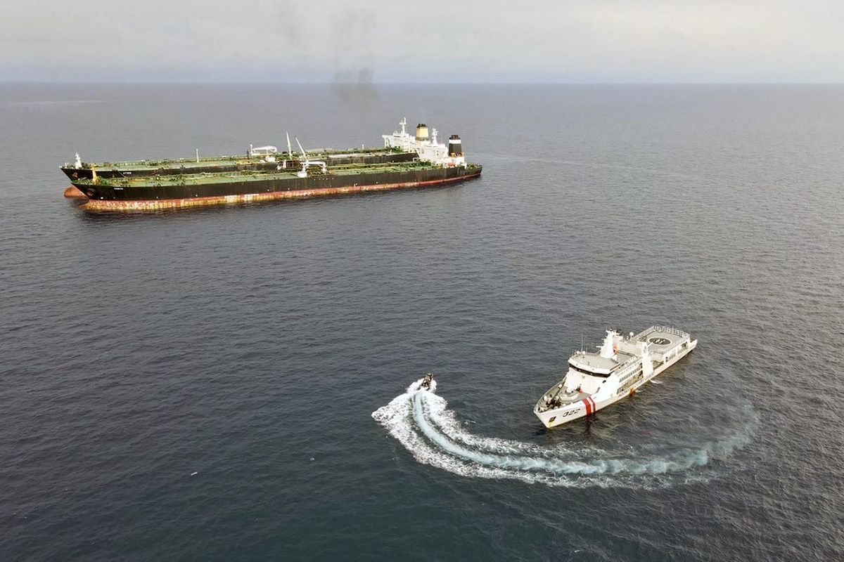 Eskalasi di Selat Hormuz: Aksi Pengejaran Kapal Tanker Iran "Dorena" oleh Angkatan Laut AS